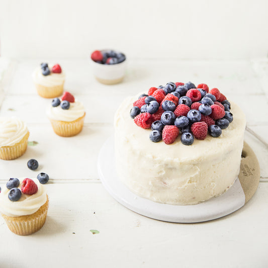 Berries & Mascarpone Cake
